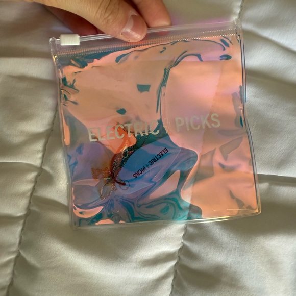 Electric Picks The One Necklace - Picture 2 of 5